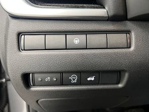 Used 2025 Nissan Rogue SL FWD image 38
