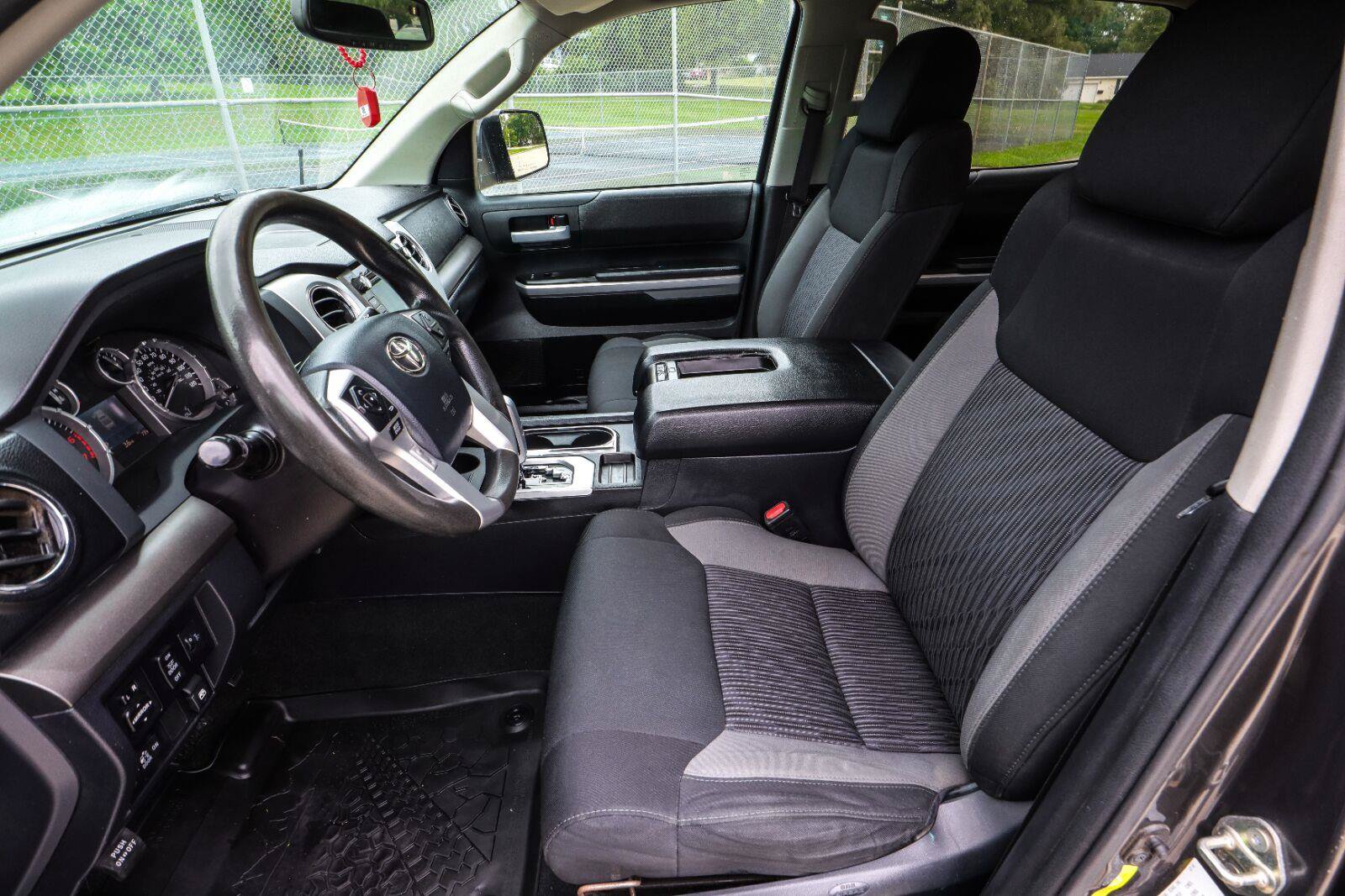 Used 2017 Toyota Tundra SR5 RWD image 33