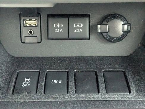 Used 2017 Toyota Highlander XLE image 26