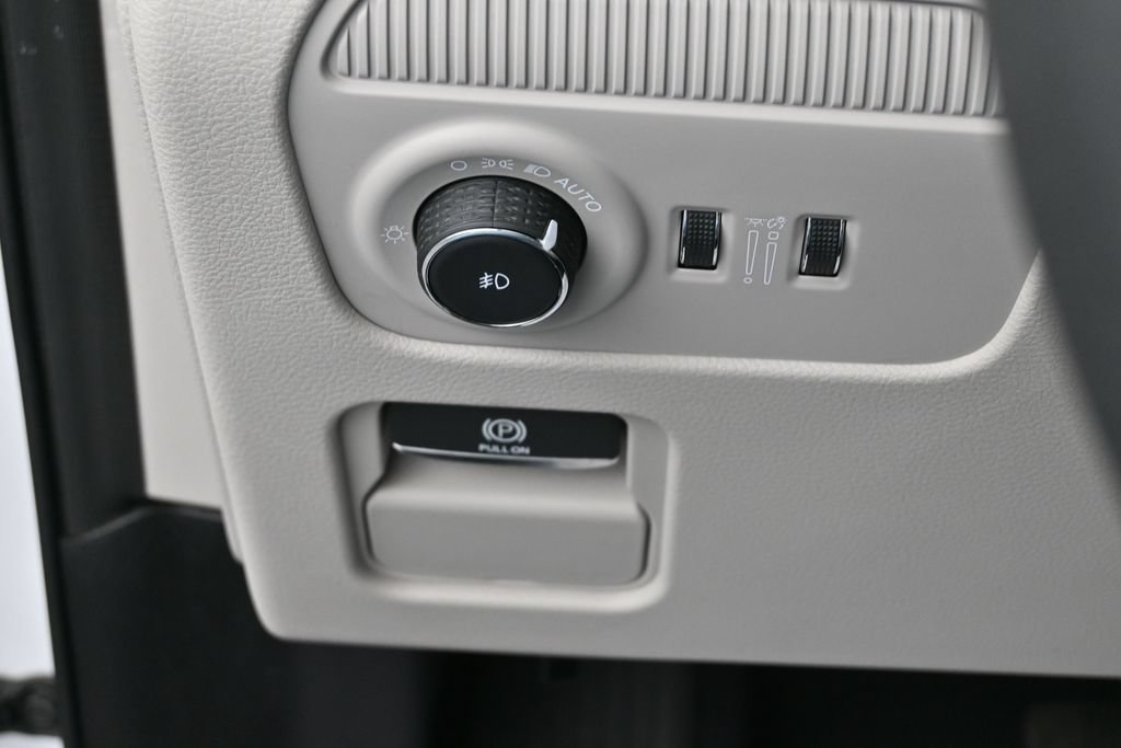Used 2025 Jeep Wagoneer L 4WD image 36