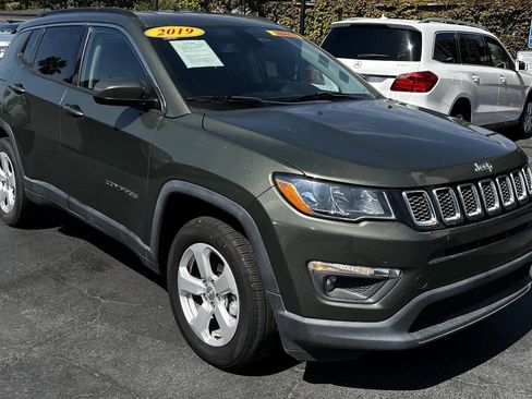 Used 2019 Jeep Compass Latitude AWD/4WD image 4