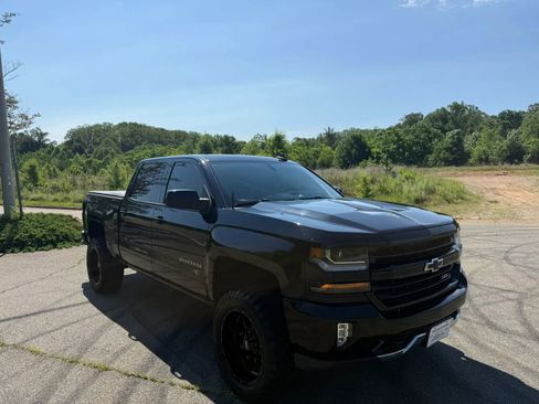 Used 2017 Chevrolet Silverado 1500 LT w/ LPO, Black Pack AWD/4WD image 37