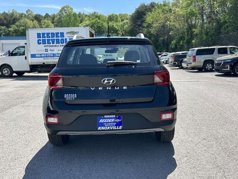 Used 2025 Hyundai Venue SEL FWD image 4