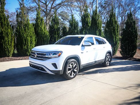 Used 2022 Volkswagen Atlas Cross Sport SE image 6