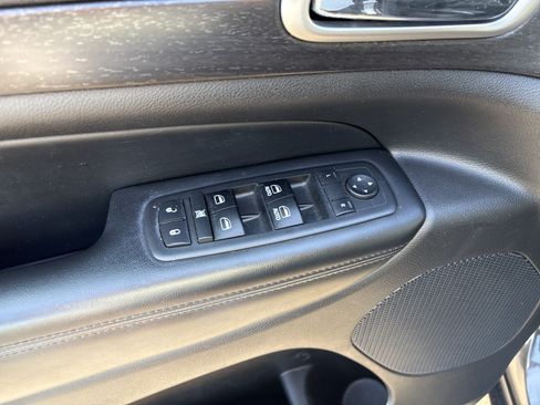 Used 2017 Jeep Grand Cherokee Altitude RWD image 16