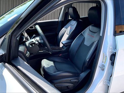 Used 2022 Jeep Compass Trailhawk AWD/4WD image 21