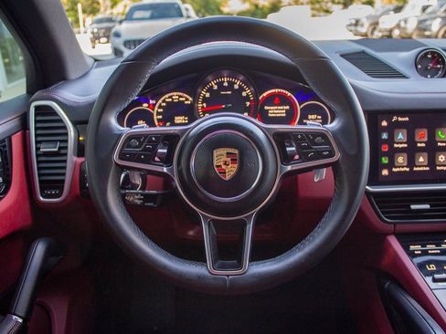 Used 2022 Porsche Cayenne Platinum Edition image 14