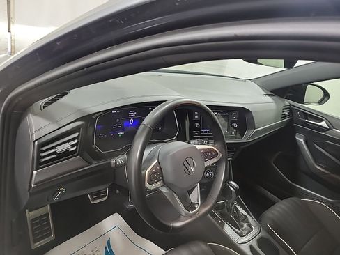 Used 2024 Volkswagen Jetta Sport image 11