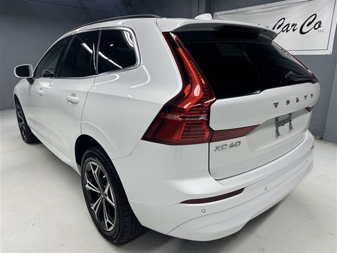 Used 2022 Volvo XC60 B5 Momentum w/ Climate Package AWD/4WD image 4