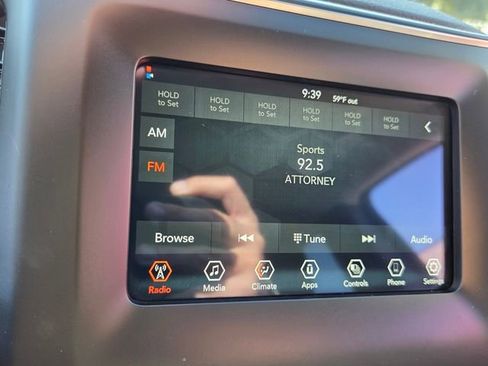 Used 2021 Jeep Cherokee Latitude w/ Mopar Interior Package image 22