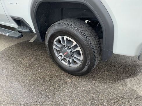 Used 2025 GMC Sierra 2500 SLT image 9