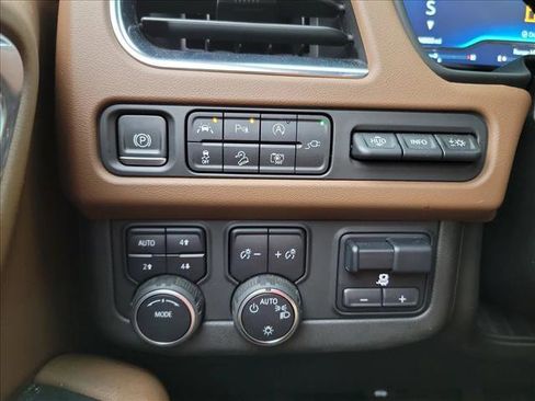 Used 2022 Chevrolet Tahoe High Country w/ Premium Package AWD/4WD image 23