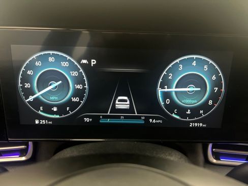 Used 2023 Hyundai Elantra Limited image 18