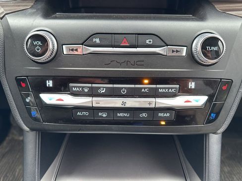 Used 2020 Ford Explorer Limited image 25