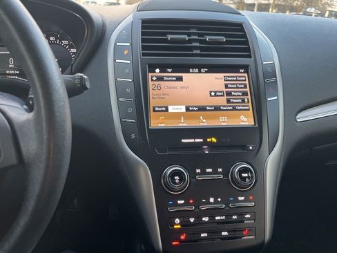 Used 2019 Lincoln MKC Premiere image 8