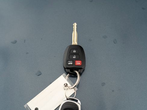 Used 2016 Toyota Corolla LE image 29