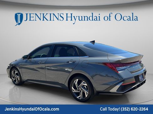 Certified 2025 Hyundai Elantra Limited FWD image 5