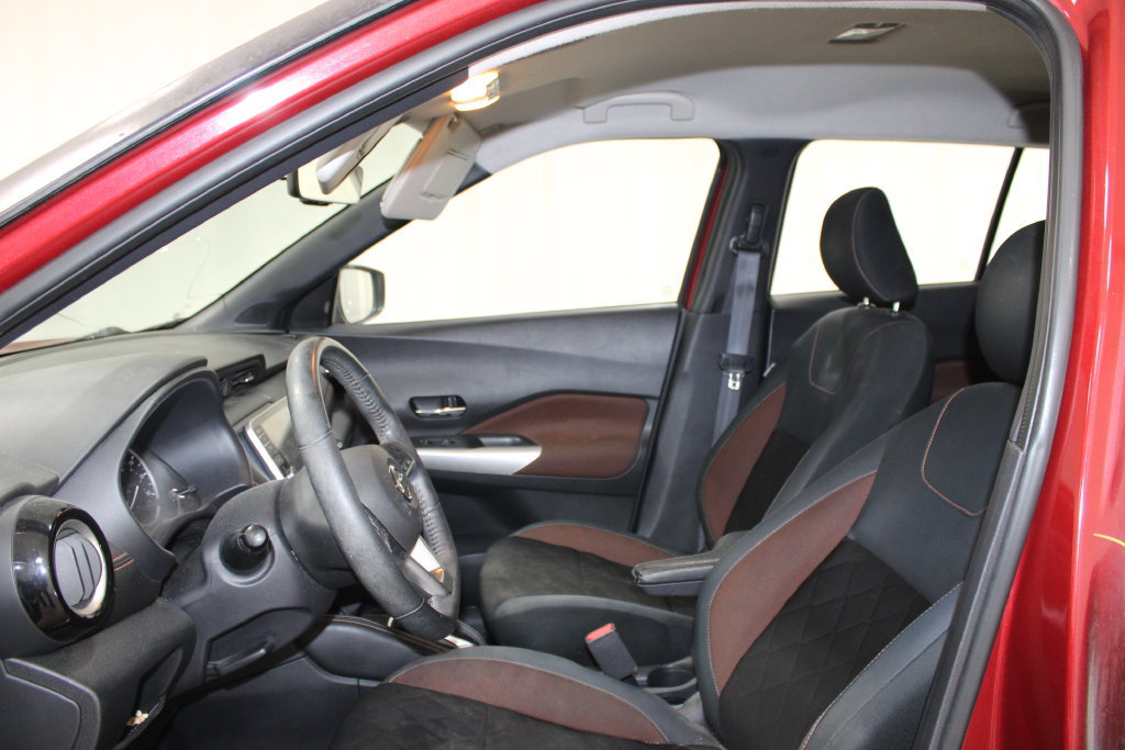 Used 2020 Nissan Kicks SR w/ Exterior Package FWD image 16