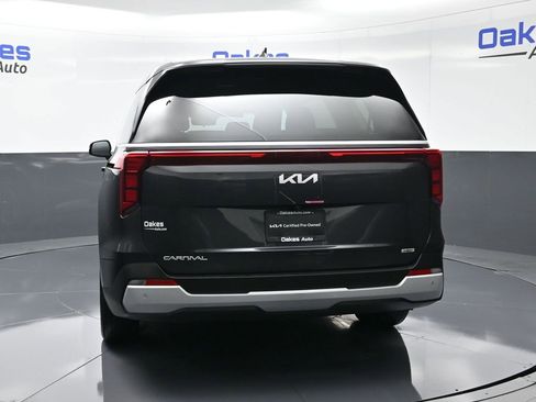 Certified 2025 Kia Carnival LXS image 7