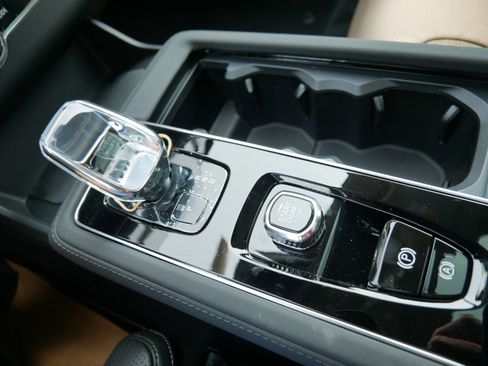 New 2025 Volvo XC90 B6 Ultra w/ Protection Package Premier image 9