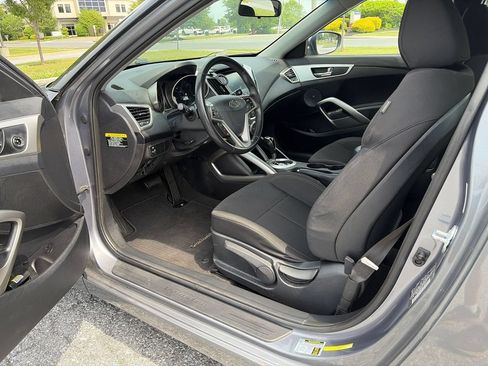Used 2017 Hyundai Veloster FWD image 8