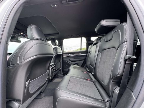 New 2026 Jeep Grand Cherokee Altitude AWD/4WD image 18