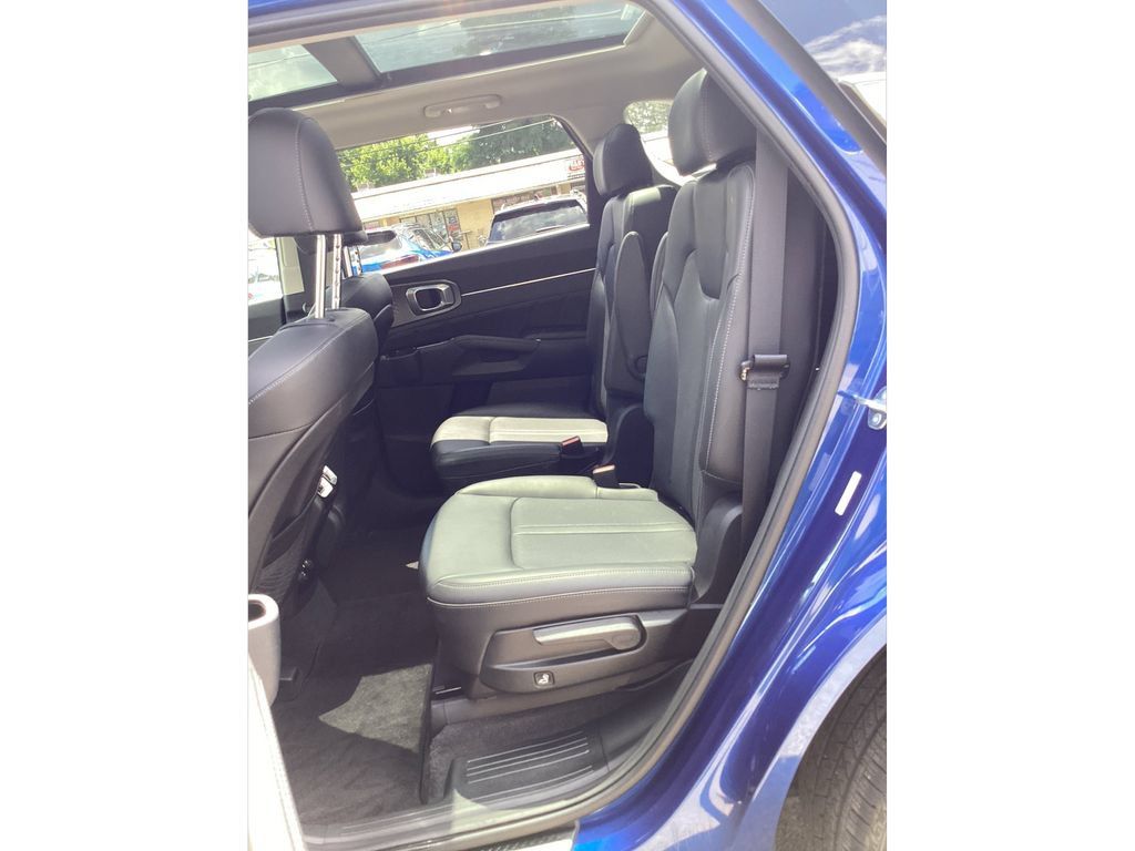 Used 2023 Kia Sorento SX AWD/4WD image 13