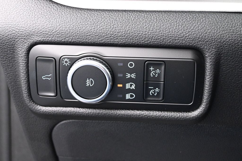 Used 2024 Ford Explorer XLT w/ Equipment Group 202A AWD/4WD image 35