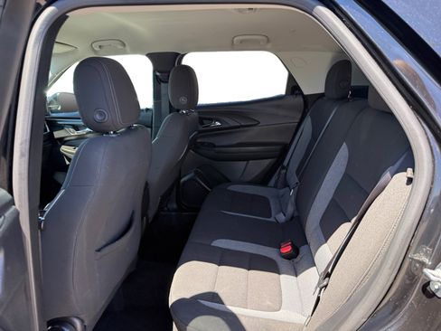 Used 2025 Chevrolet TrailBlazer LT AWD/4WD image 16
