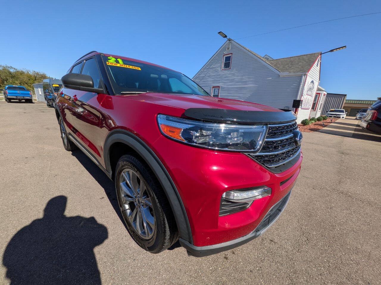 Used 2021 Ford Explorer XLT w/ Equipment Group 202A AWD/4WD image 8