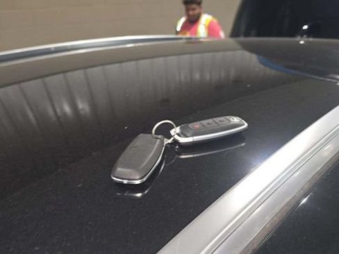 Used 2025 Nissan Kicks SR FWD image 3