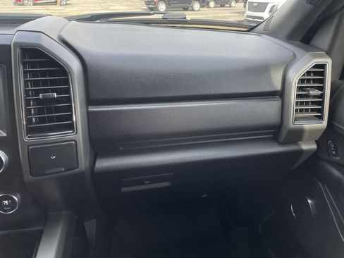 Used 2019 Ford Expedition XLT image 16