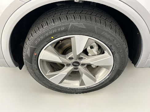 Used 2023 Audi Q5 2.0T Premium Plus w/ Premium Plus Package AWD/4WD image 11