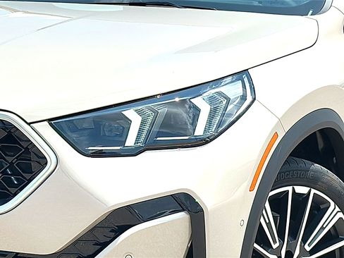 New 2026 BMW X2 xDrive28i w/ Technology Package AWD/4WD image 4