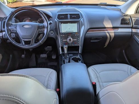 Used 2017 Ford Explorer Platinum AWD/4WD image 18