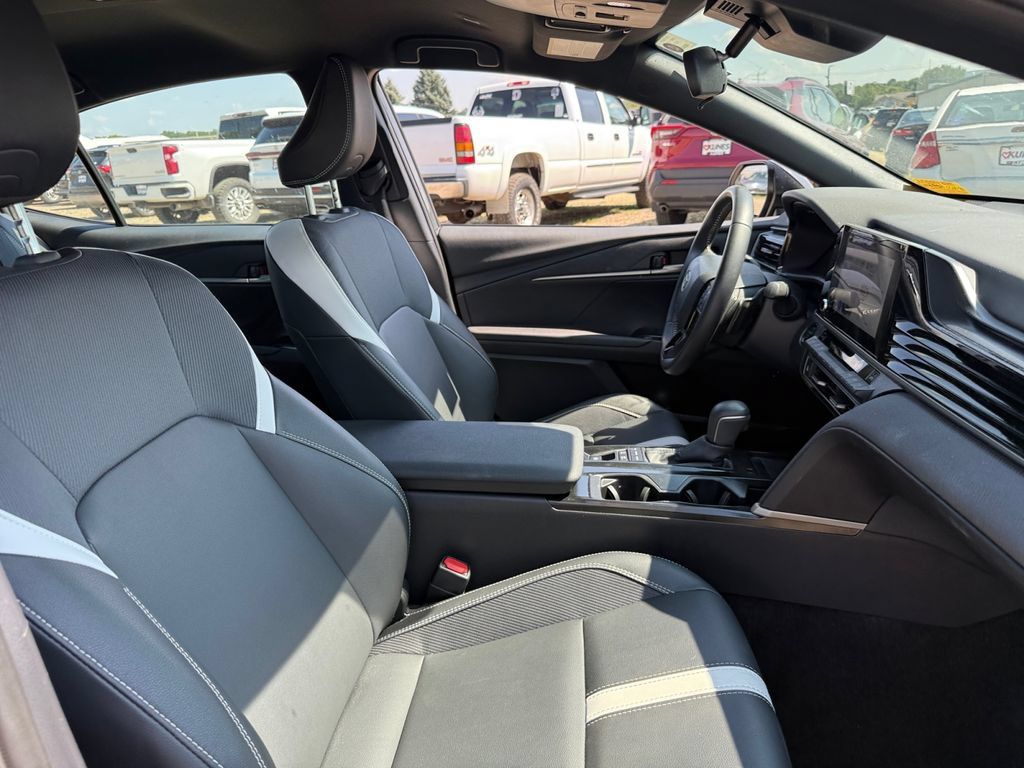 Used 2026 Toyota Camry SE FWD image 41