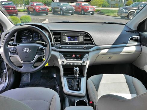 Used 2017 Hyundai Elantra SE FWD image 18