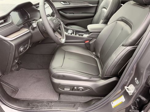 New 2026 Jeep Grand Cherokee Limited AWD/4WD image 8