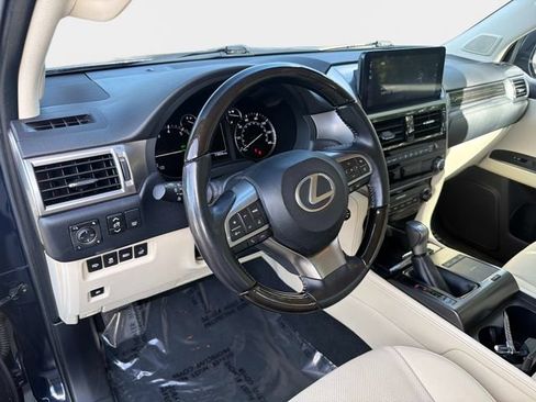 Used 2022 Lexus GX 460 Premium w/ Accessory Package AWD/4WD image 21