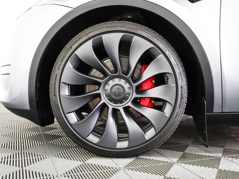 Used 2024 Tesla Model Y Performance image 6