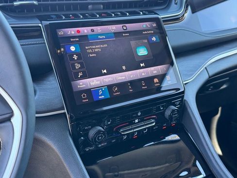 Used 2022 Jeep Grand Cherokee Limited 4xe image 22