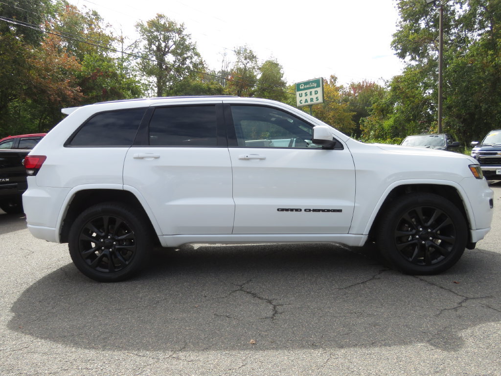 Used 2018 Jeep Grand Cherokee Altitude AWD/4WD image 4