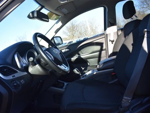 Used 2020 Dodge Journey SE w/ SE Popular Equipment Group image 24