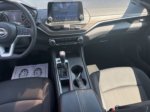 Used 2025 Nissan Altima 2.5 SV FWD image 21