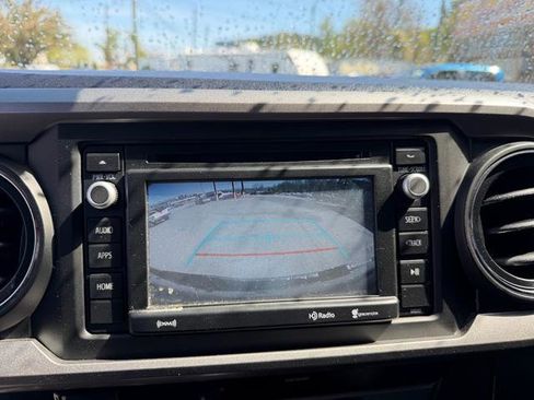 Used 2018 Toyota Tacoma SR5 AWD/4WD image 14
