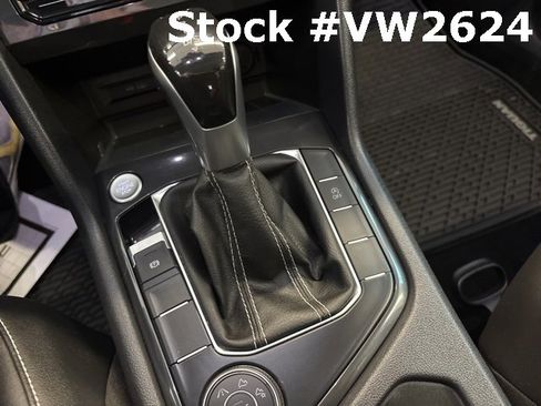 Certified 2022 Volkswagen Tiguan SE w/ Panoramic Sunroof Package image 17