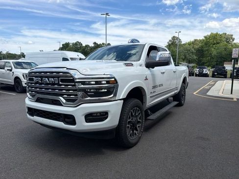 Used 2025 RAM 2500 Limited AWD/4WD image 35