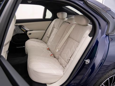 New 2026 BMW 750e xDrive AWD/4WD image 19