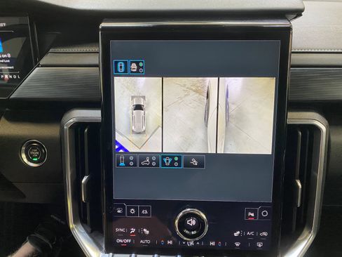 Used 2025 GMC Acadia Elevation image 50