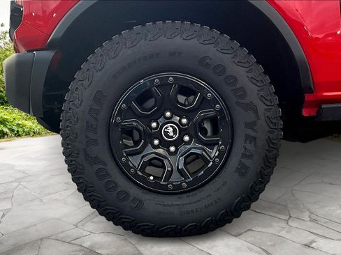 Used 2023 Ford Bronco Wildtrak image 7